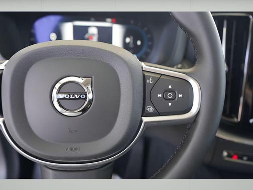 2025 Volvo XC60 B5 Core