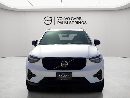 Crystal White 2026 Volvo XC40 B5 Ultra