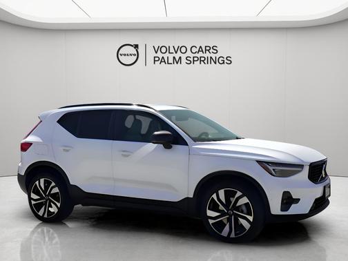 Crystal White 2026 Volvo XC40 B5 Ultra