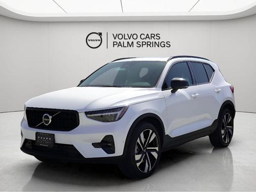 Crystal White 2026 Volvo XC40 B5 Ultra