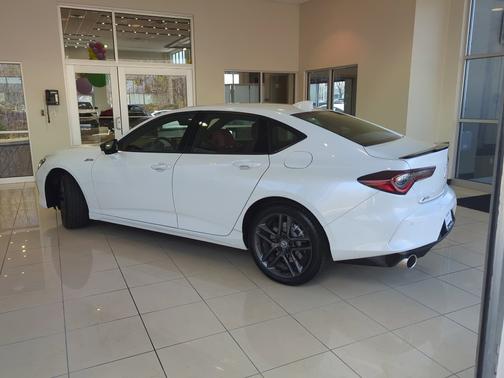 2025 Acura TLX 