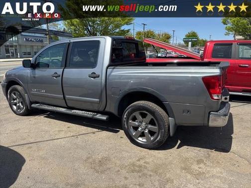 2015 Nissan Titan SV