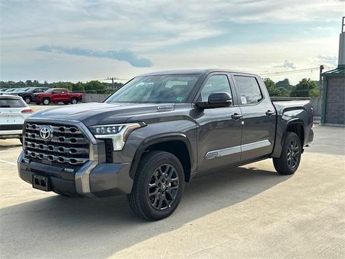 2025 Toyota Tundra Hybrid Platinum