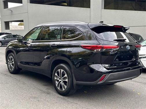 2022 Toyota Highlander Hybrid XLE