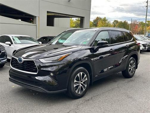 2022 Toyota Highlander Hybrid XLE