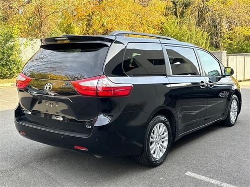2017 Toyota Sienna XLE