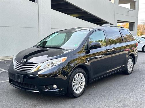2017 Toyota Sienna XLE