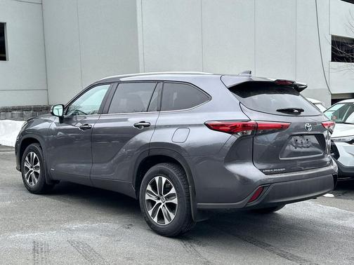 2023 Toyota Highlander Hybrid XLE