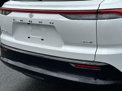 Oxygen White 2026 Toyota Crown Signia XLE