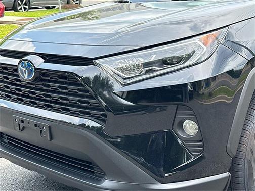 2020 Toyota RAV4 Hybrid XLE
