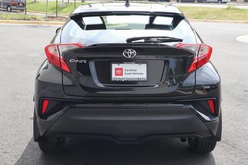 Photo 5 of 22 of 2021 Toyota C-HR LE