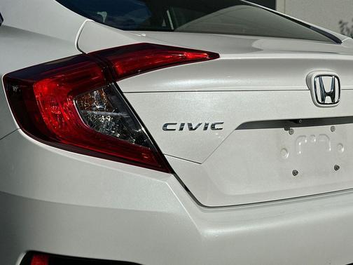 White 2017 Honda Civic EX