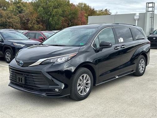 2025 Toyota Sienna XLE