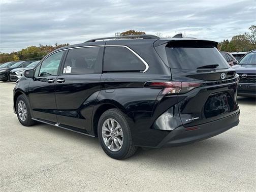 2025 Toyota Sienna XLE