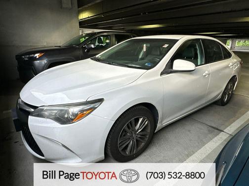 White 2016 Toyota Camry SE
