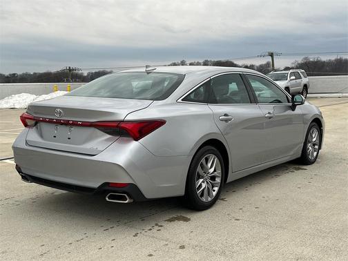 2022 Toyota Avalon XLE