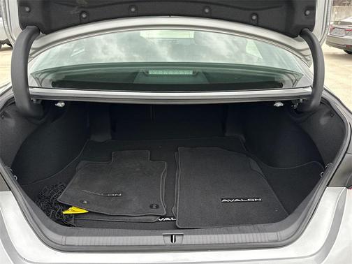 2022 Toyota Avalon XLE