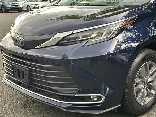 2023 Toyota Sienna XLE 8 Passenger