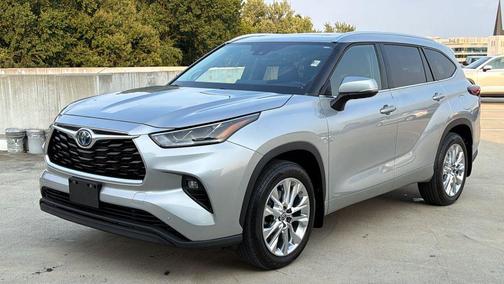 Celestial Silver Metallic 2023 Toyota Highlander Hybrid Limited