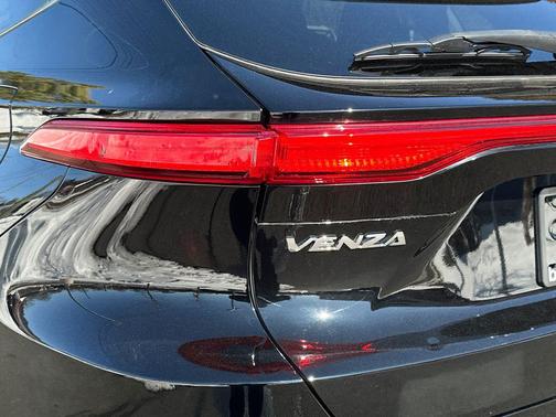 2023 Toyota Venza LE