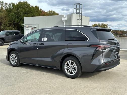 2025 Toyota Sienna XLE 7 Passenger