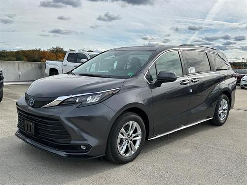 2025 Toyota Sienna XLE 7 Passenger