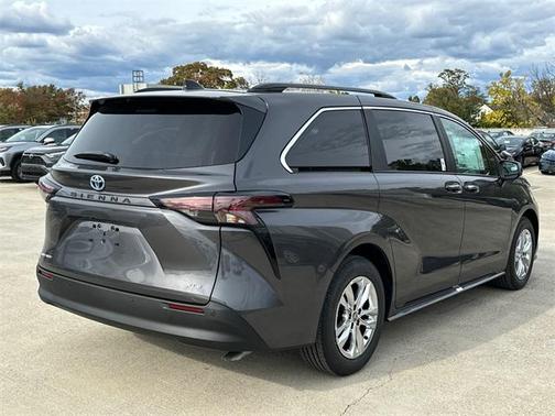 2025 Toyota Sienna XLE 7 Passenger