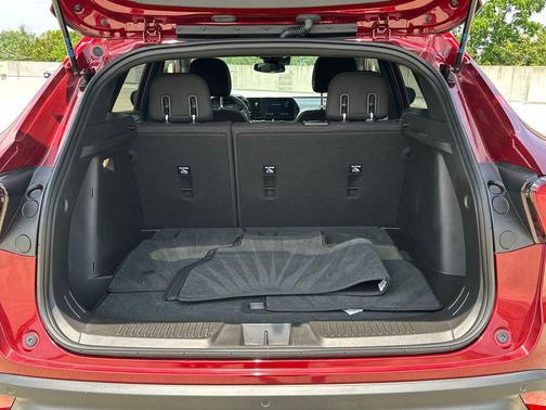 Crimson Metallic 2025 Chevrolet Trax FWD 1RS