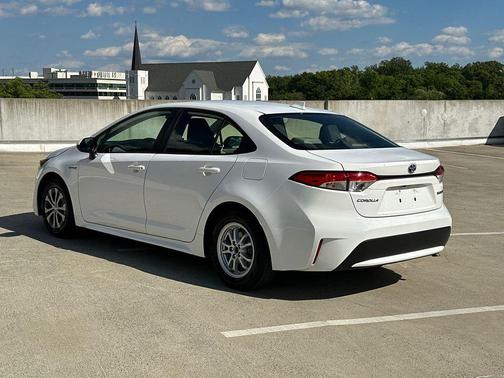 Super White 2021 Toyota Corolla Hybrid LE