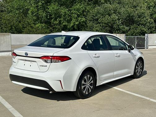 Super White 2021 Toyota Corolla Hybrid LE