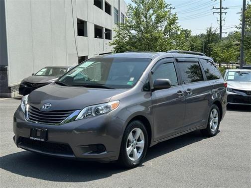 2017 Toyota Sienna LE