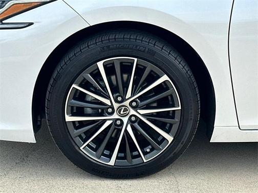 2022 Lexus ES 350 Base