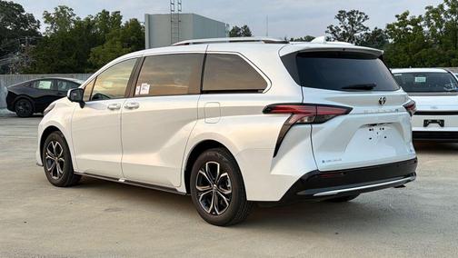 Pearl 2026 Toyota Sienna Platinum
