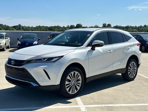 Blizzard Pearl 2022 Toyota Venza XLE