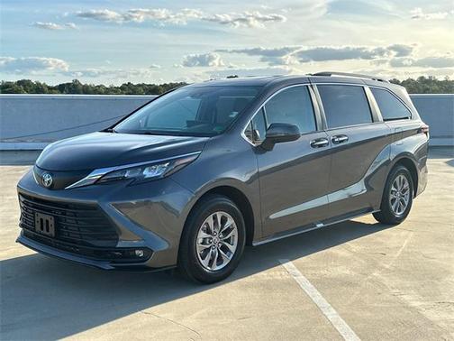 2025 Toyota Sienna XLE 7 Passenger