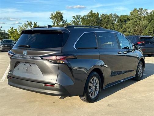 2025 Toyota Sienna XLE 7 Passenger