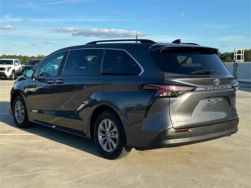 2025 Toyota Sienna XLE 7 Passenger