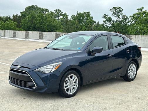 Abyss 2017 Toyota Yaris iA Base