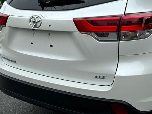 Blizzard Pearl 2019 Toyota Highlander XLE