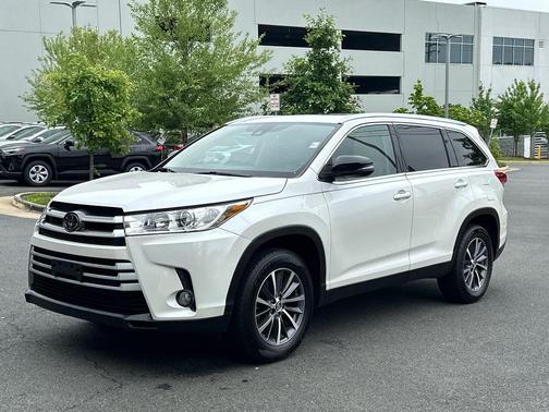 Blizzard Pearl 2019 Toyota Highlander XLE