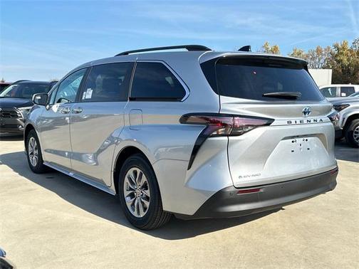 2025 Toyota Sienna XLE