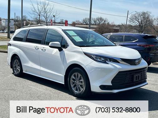 2023 Toyota Sienna LE