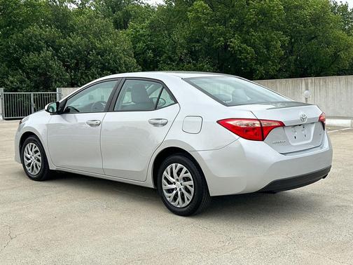 Classic Silver Metallic 2019 Toyota Corolla LE
