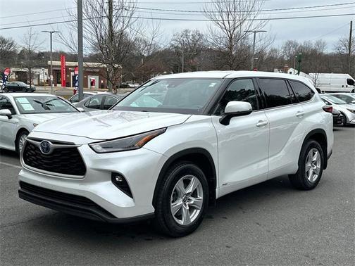Pearl 2022 Toyota Highlander Hybrid LE