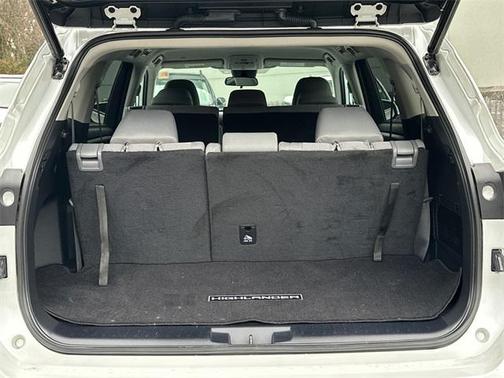 Pearl 2022 Toyota Highlander Hybrid LE