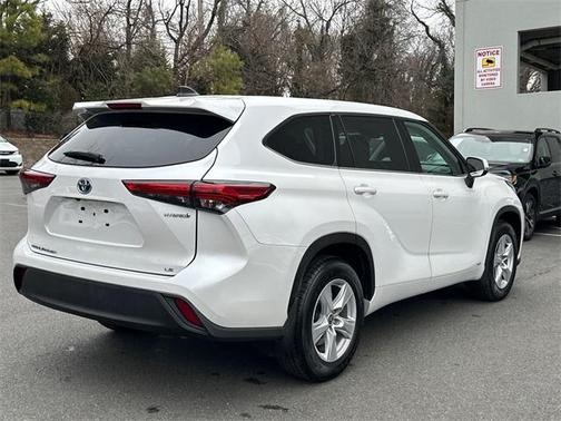 Pearl 2022 Toyota Highlander Hybrid LE