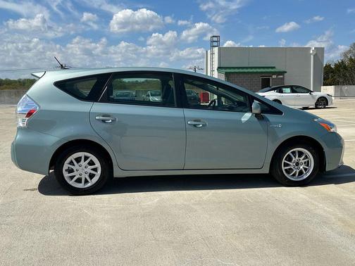 2014 Toyota Prius v Two