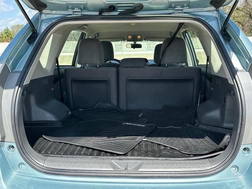 2014 Toyota Prius v Two