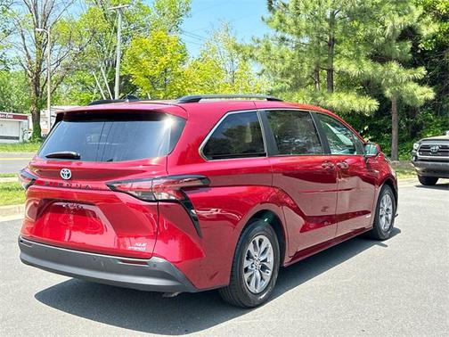 2021 Toyota Sienna XLE 8 Passenger