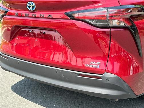 2021 Toyota Sienna XLE 8 Passenger